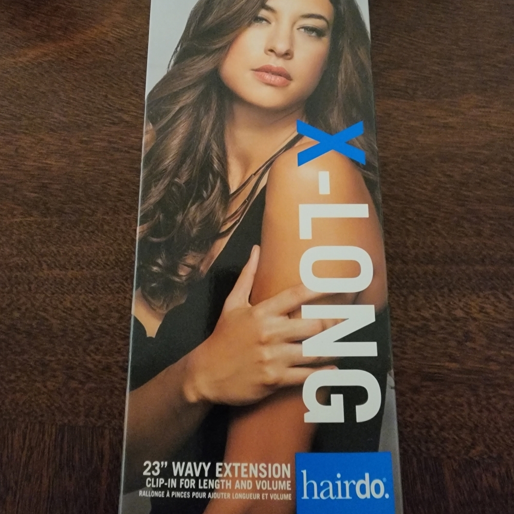 Unused Hairdo Ken Paves brand xlong 23 inch wavy extension in midnight brown